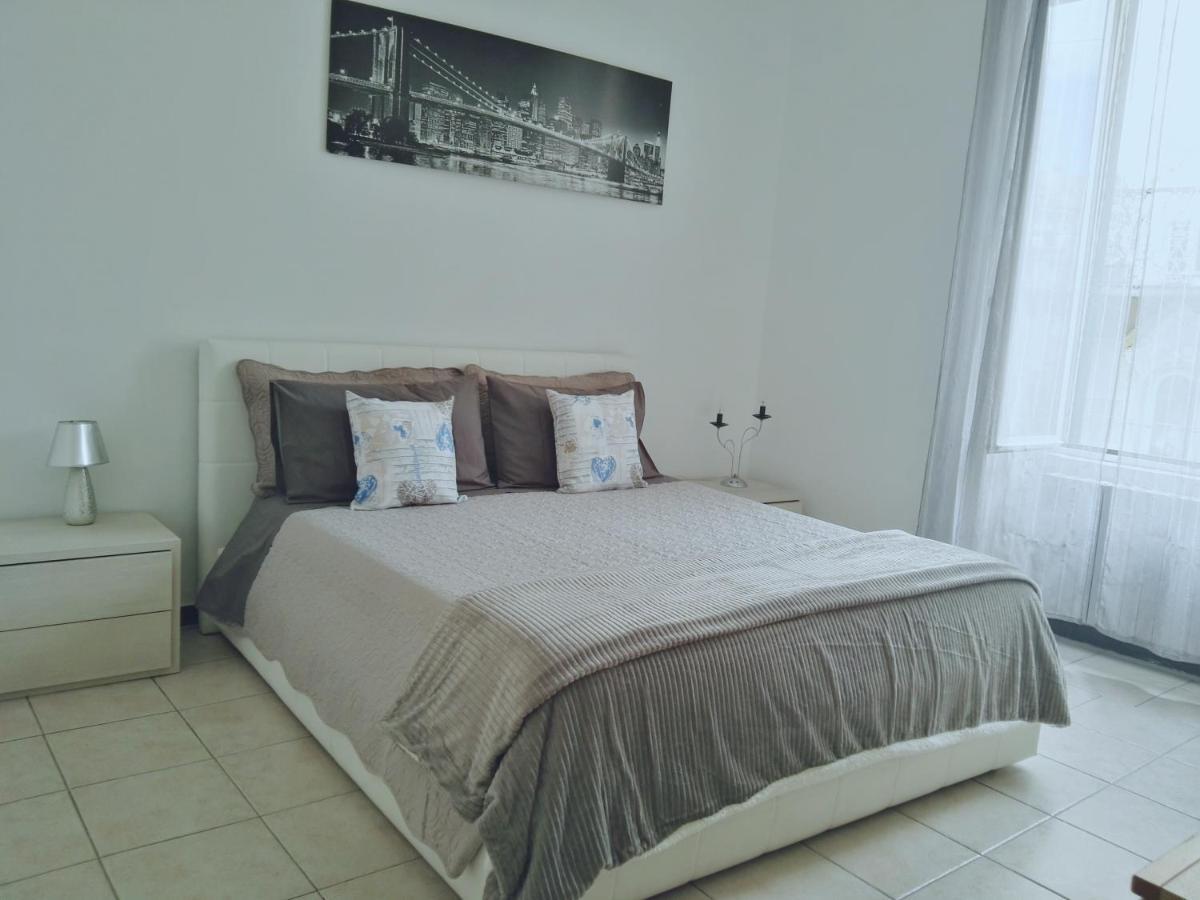 La Casa Sulla Piazzetta Apartment Albenga Exterior foto